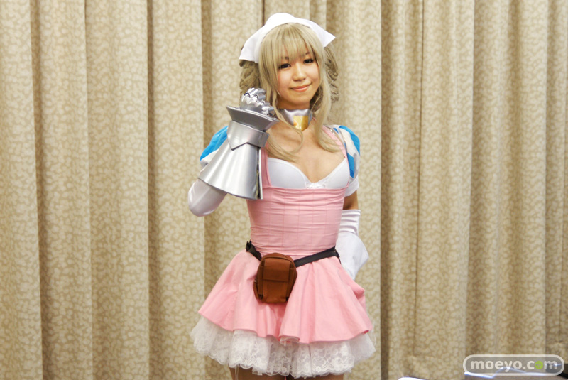 Illustration for article titled Queen's Blade Cosplayers Look Like This